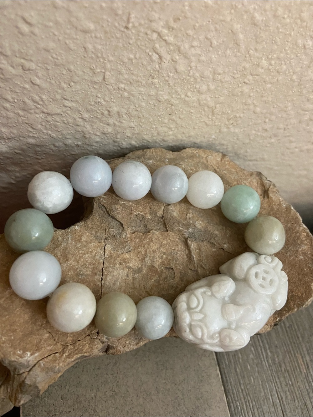 Vintage Carved Jadeite PIXIU DRAGon Foo Dog Beaded Stretch Bracelet